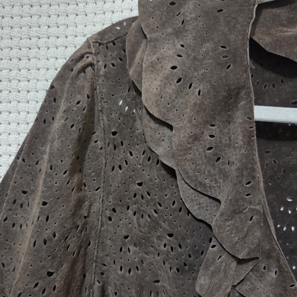 Coldwater Creek XL Brown Punched Leather Jacket With Flared Cuffs Ruffled Collar - Picture 4 of 10